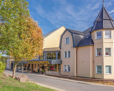 Oberhof Hotel im Herbst. Schlossberghotel Eingang